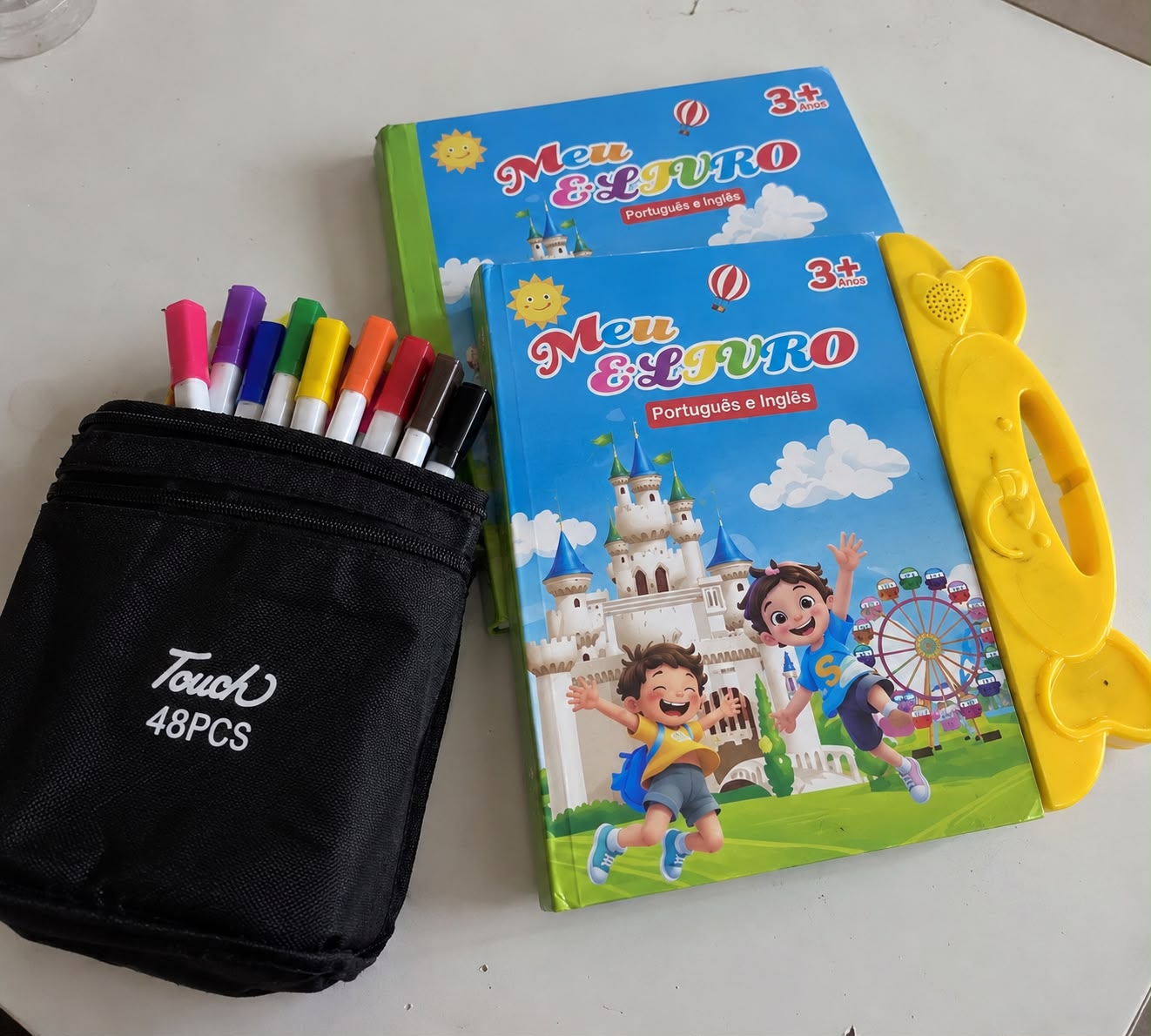 Cliente com o Livro Falante